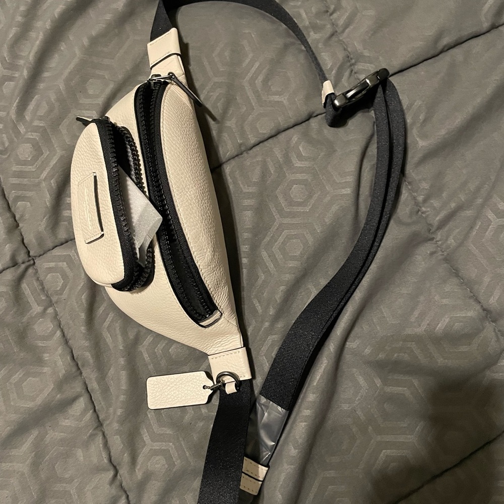 Sprint belt bag 24 cream bnwot